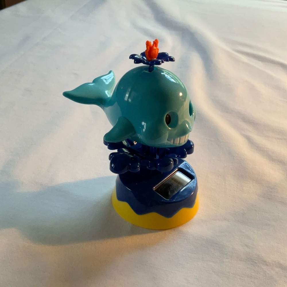 Solar Dancing Whale Aqua - Picture 3 of 4